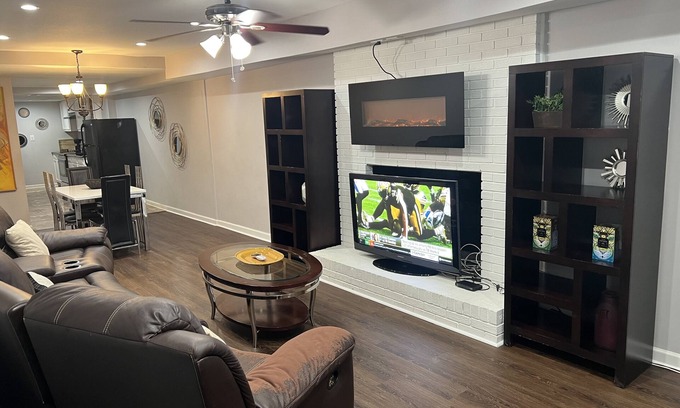 Riverdale House | HEATED POOL ~ THE WHITE HOUSE ATLANTA - TERRACE LEVEL