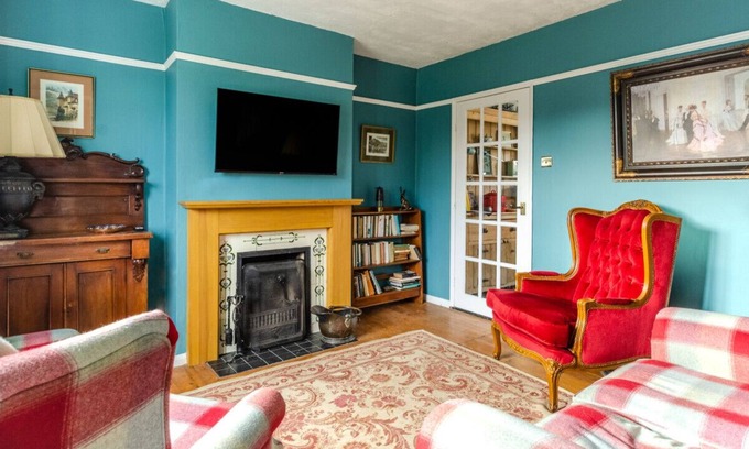 Westleton House | Heath View - Four Bedroom House, Sleeps 7