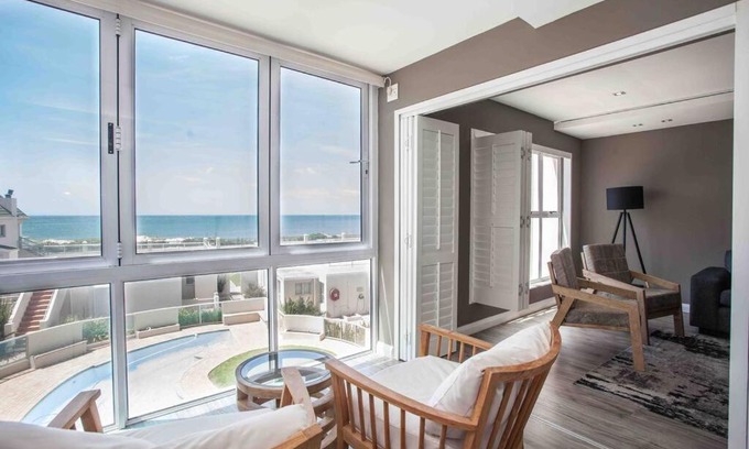 Pollok Beach Apartment | Heaven on the beach @ Summerseas