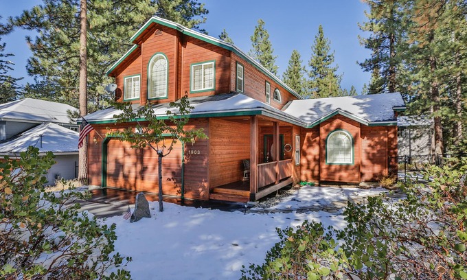 Montgomery Estates House | Heavenly Adventure - Luxury Mountain Home, Pets, Hot Tub, A/C