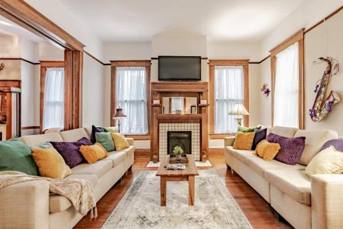 Hannon Park House | Heavenly on Hunter-Historic Grandeur-The Cannon