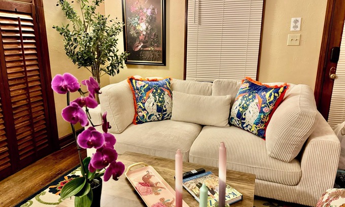 Merced House | Heavenly Stay! Charming 3-bedroom house in heart of Merced with WiFi and AC