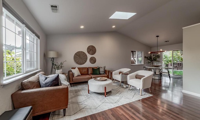 McKinleyville House | Hedge Rose House