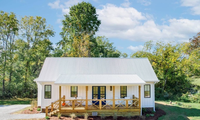 Dillard Cottage | Hemingway Cottage at Julep Farms