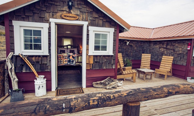 Cody Cabin | Hemingways cozy rustic cabin 5 min. from Cody