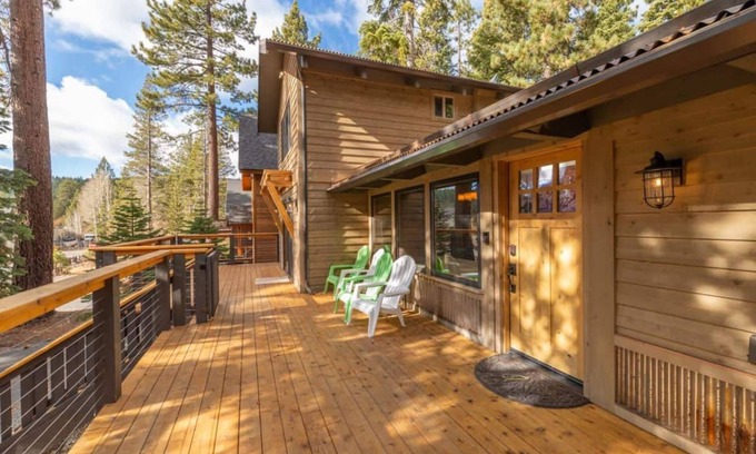 Carnelian Bay Cabin | Henderson by AvantStay | Lake View! Walk to Beach, Garwoods & More!