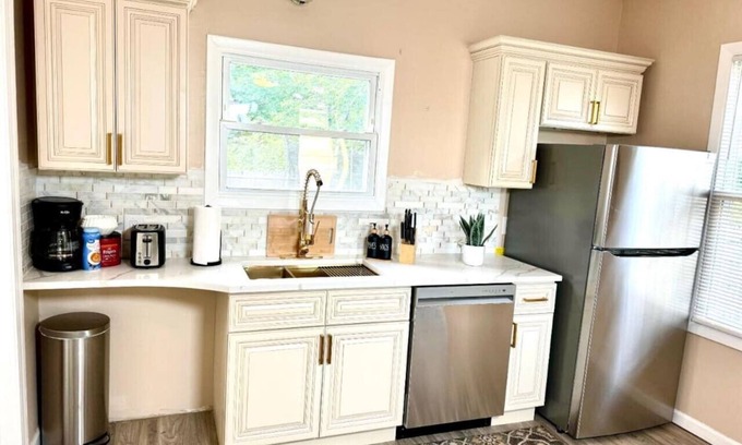 Old Brooklyn House | Henninger lower, Centrally located, 3 bedroom