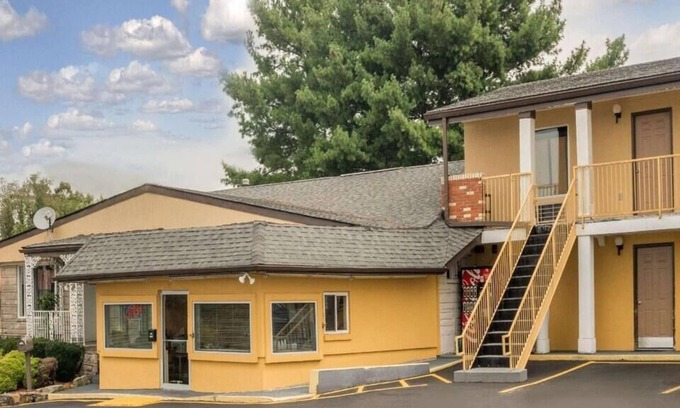 Berea House | Here's Something Exciting! Pet-friendly, Free Parking, WiFi