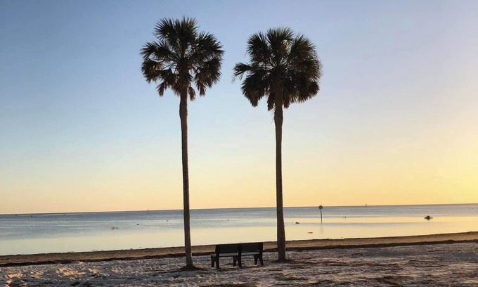 Perry House | Heritage farm stay 2 miles from fishing, hunting and more!