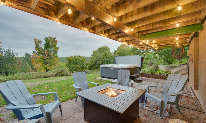 Duluth House | Hermantown Home w/Decks, Grill & Hot Tub!