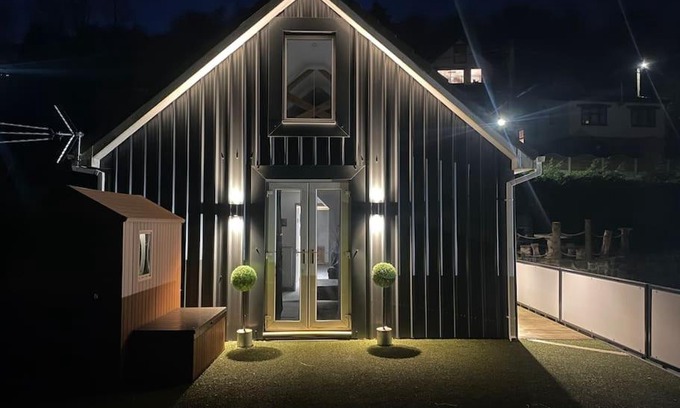 Minera House | Hermon chapel.