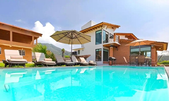 El Santuario House | Hermosa Casa en San Gaspar con Vista al Lago