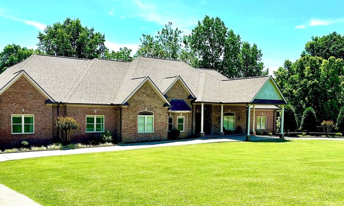 College Grove House | HERON'S NEST. Spacious, Clean. Peaceful. Near Historic Downtown Franklin, TN.