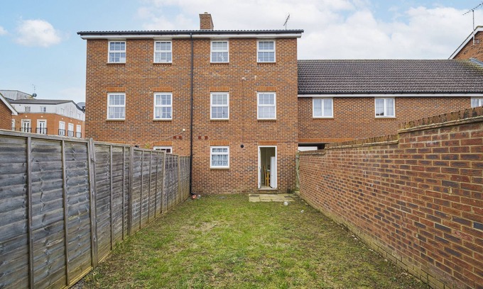 Hatfield House | Hertfordshire Cozy Home Large Groups