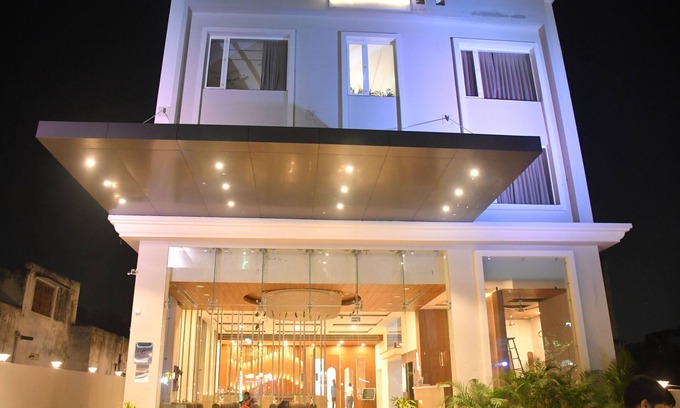 Sarnath Hotel | HHW BUDDHA LINEAGE