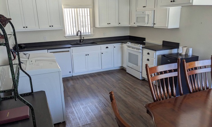 Weed Hotel | Hi-Lo Motel, Cafe and RV Park Mount Shasta Area