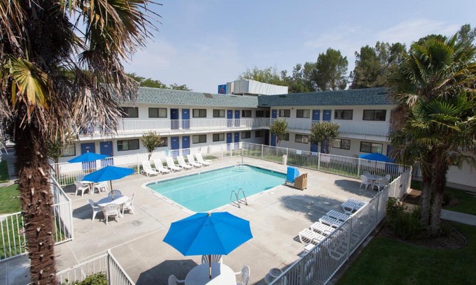 Davis Hotel | Hi - Wheel Flats