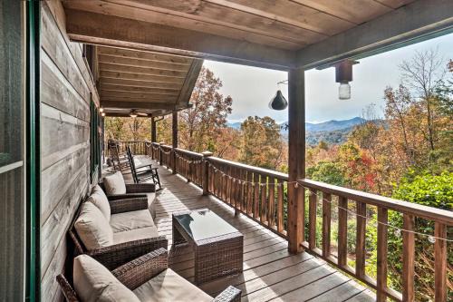 Hiawassee House | Hiawassee Cabin with Mtn Views Less Than 1 Mi to Lake!