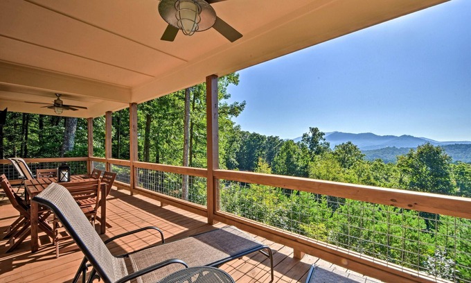 Hiawassee Cabin | Hiawassee Home w/Views < 1 Mi to Lake Chatuge