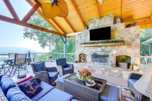 Hiawassee House | Hiawassee Home with Fire Pit and Furnished Deck!