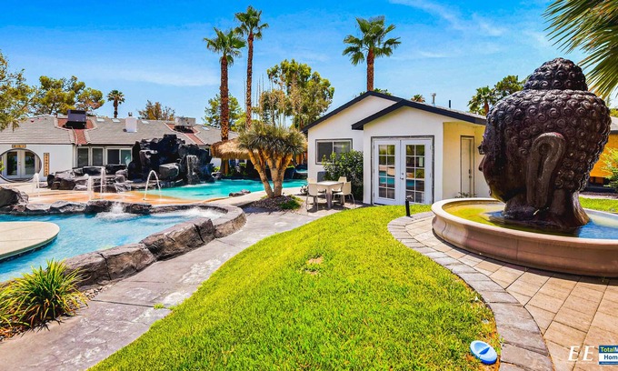 Rancho Oakey Villa | Hidden Gem 7BD/5BA Villa Landscaped w/ Lazy River