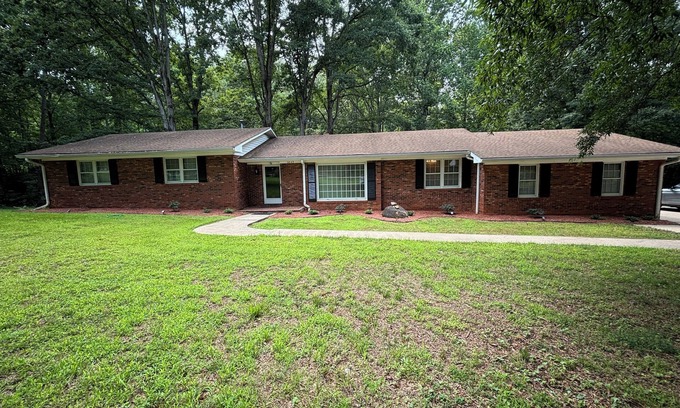 Rutherfordton House | Hidden gem in the woods