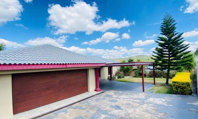 Nelspruit Villa | Hidden Germ in Nelspruit with a nice Mountain Wildlife Estate View!
