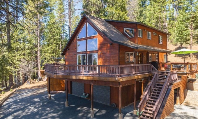 Arnold House | Hidden Hideaway- Charming 3-bedroom house with WiFi and AC in Blue Lake Springs