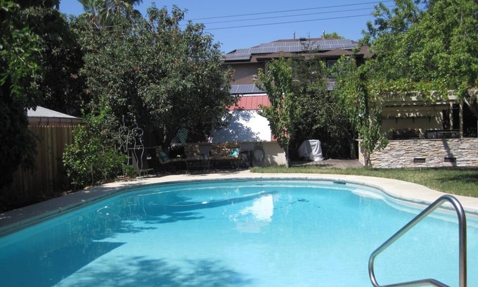 Fair Oaks House | Hidden Oasis with pool and garden