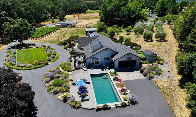 Healdsburg House | Hidden Pocket: Private Sonoma Wine Country Retreat