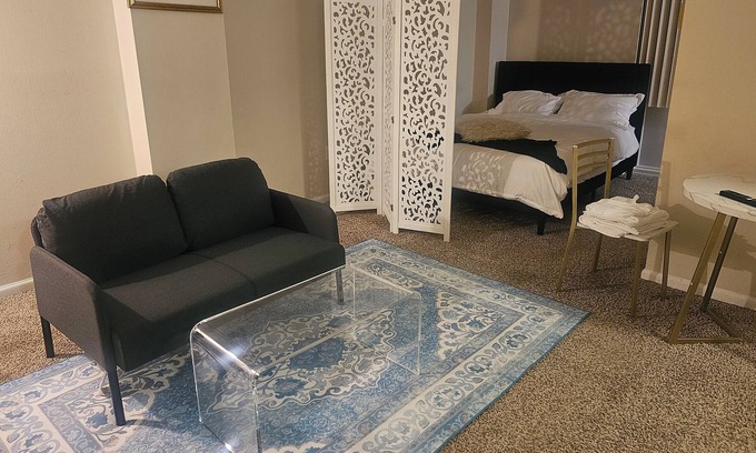 Downtown Apartment | HiddenParadise - Close to DC