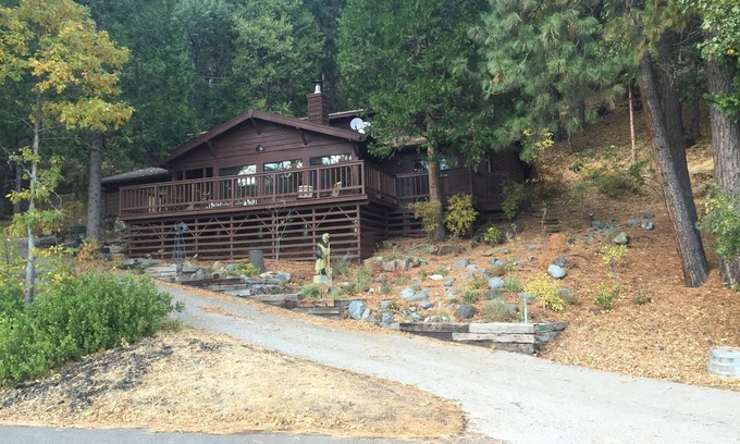 Mount Shasta House | Hideaway House on Wyehka Way