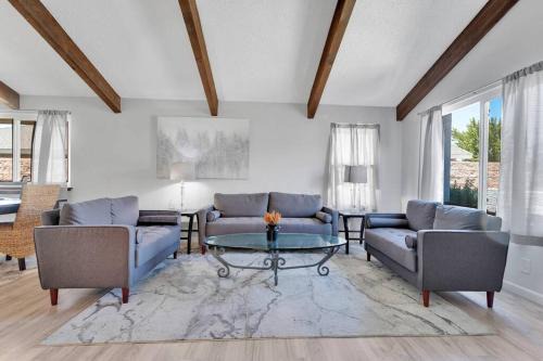 Victorville House | High Desert Dream on the Fairway WiFi Smart TVs