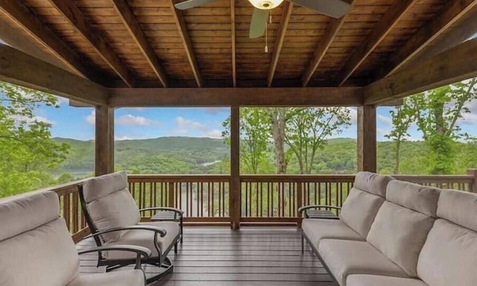 Cullowhee House | High elevation, fabulous Lake Glenville views with lake access!