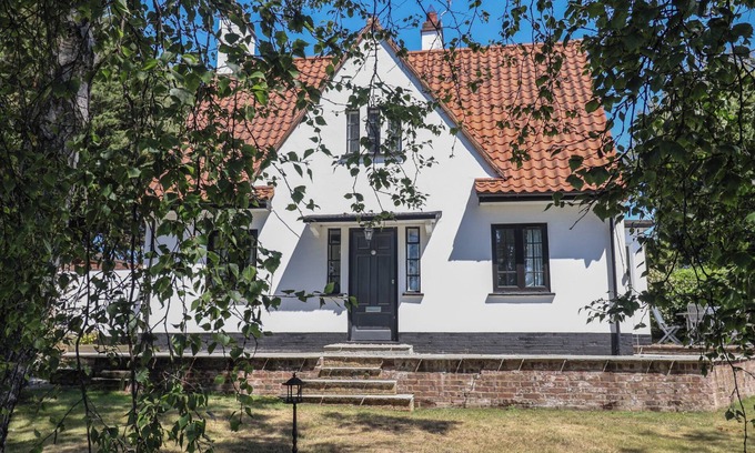 Reydon Cottage | HIGH GROUND, REYDON, pet friendly, with open fire in Reydon