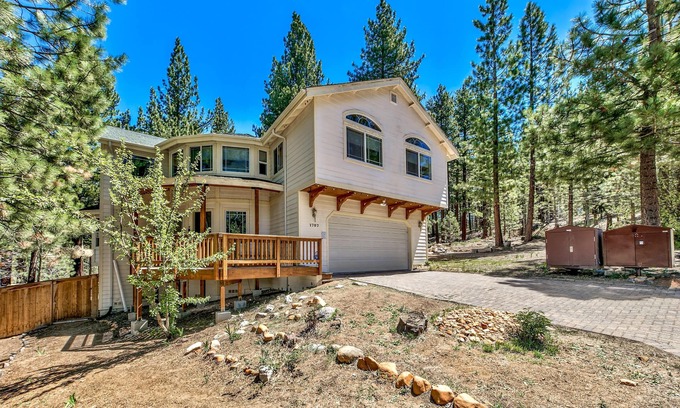 Montgomery Estates House | High Meadow Villa - 5BR, 3.5BA, Spa, Billiards