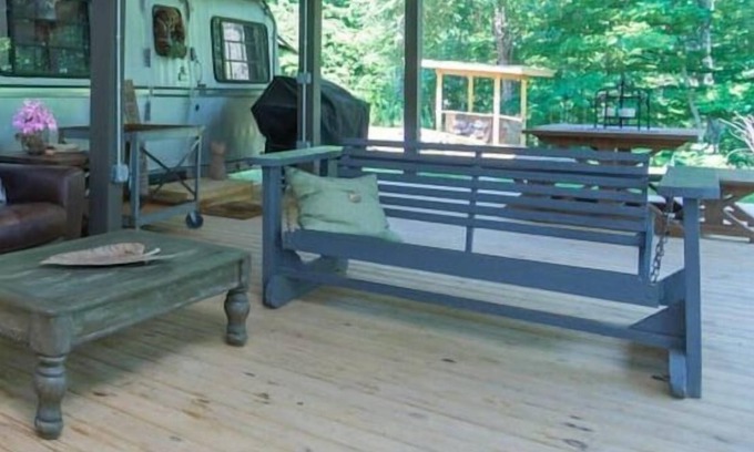 Flintstone House | High Point Hide-A-Way w/Internet and a Hot Tub!