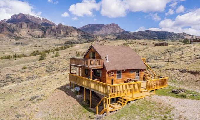 Cody Cabin | High Point Hideout- awe-inspiring mountain top views near Yellowstone National Parks East entrance!