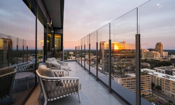 Glenwood South Apartment | High-rise Apt Raleigh Free Parking Sunset View 1