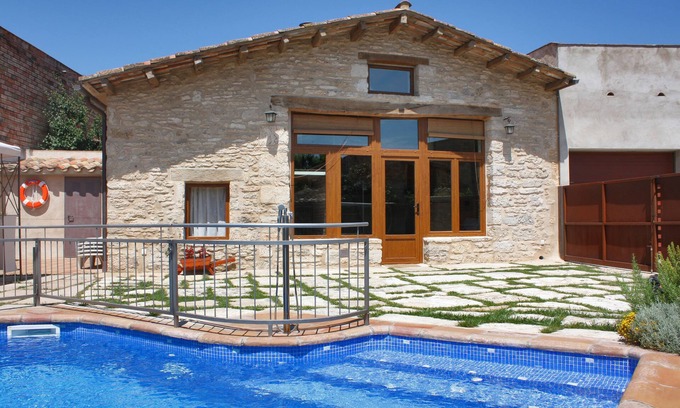 Mata Villa | High standard catalan villa with private pool near lake and Costa Brava beaches.
