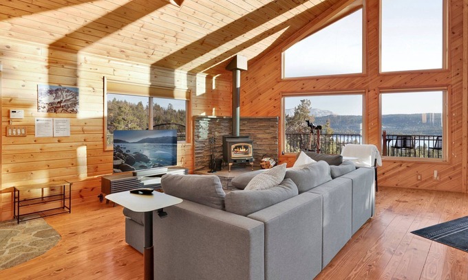 Fawnskin Cabin | High-Top Lakeview Chateau | Relaxing Modern Fawnskin Retreat
