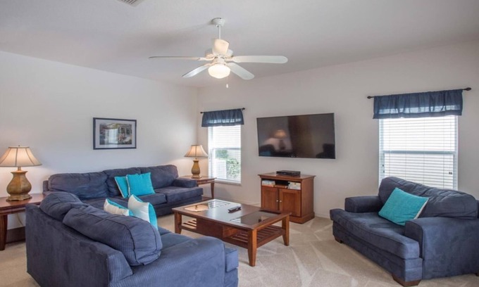 Highgate Park Villa | Highgate at Legacy Park - 4 Bed 3 Baths Villa