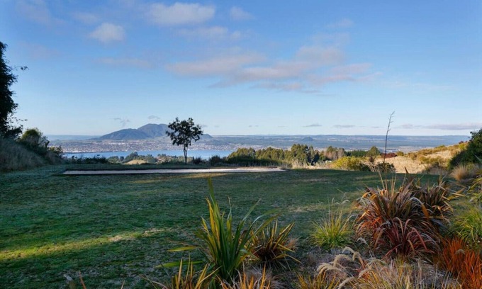 Acacia Bay House | Highland House - 5 Star property, Incredible Views, spacious, private, modern, family or groups