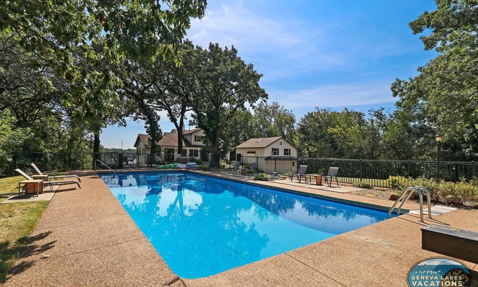 Twin Lakes House | Highland House-Heated Pool| Lake Elizabeth Pier|Game Room|Firepit|Perfect For Large Families| Groups