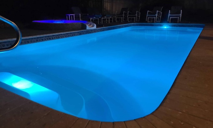 Ash House | HIGHLY REVIEWED Family Vacation Destination! PRIVATE Pool/Hot Tub/Elevator