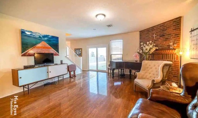 Cedar Park House | Hill Country Beauty in Red | Beautiful Large Home! Very Spacious!