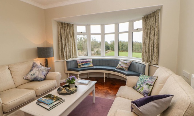Walworth House | HILL VIEW, pet friendly, with open fire in Darlington