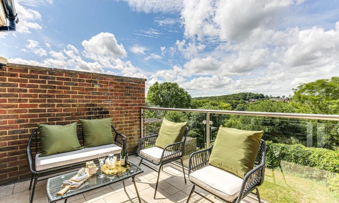 London Borough of Bromley House | HILLCREST