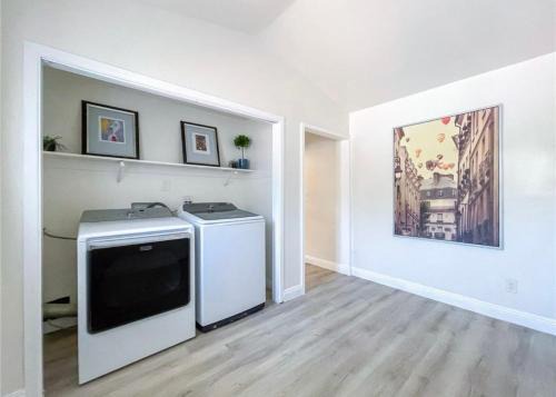 Estates at Canyon Crest House | Hillside-This is a House with 5 master suite