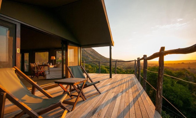 Sidbury Cabin | HillsNek Safari Camp – Amakhala Game Reserve